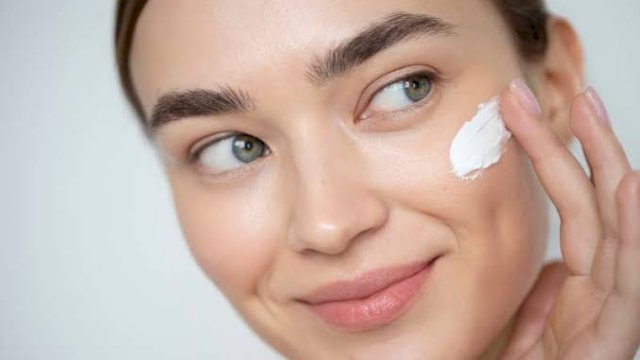 Jangan Asal Pakai Skincare! Kamu Wajib Tahu Kandungan Moisturizer Acne Prone Skin