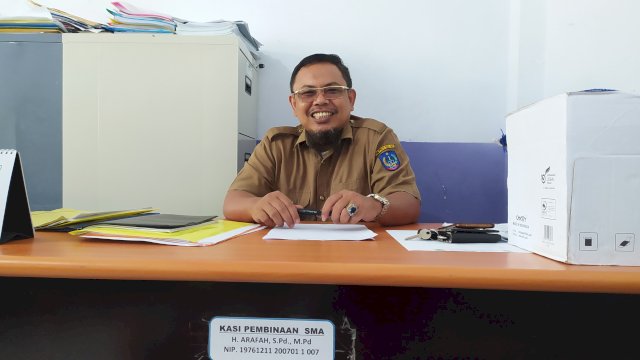 Kepala Seksi Pembina SMA Dinas Pendidikan Cabang Provinsi Sulsel V, Arafah, S.Pd., M.Pd