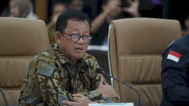 Ketua Komisi VII DPR RI, Sugeng Suparwoto mengapresiasi kesiapsiagaan PLN dalam memberikan pelayanan prima dan listrik yang andal selama perayaan Idul Fitri khususnya di Sulawesi Selatan, Sulawesi Tenggara dan Sulawesi Barat.