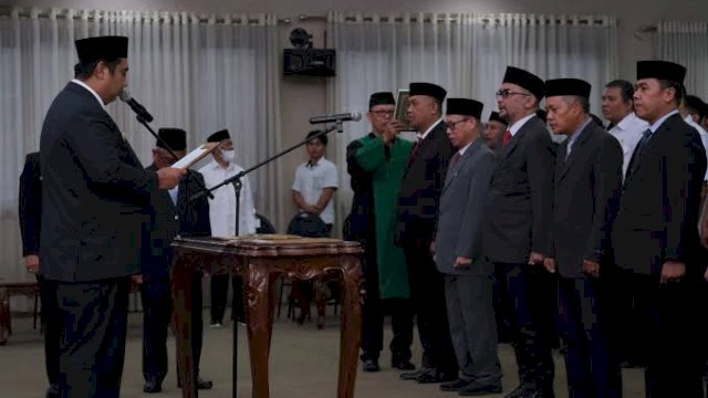 Bupati Kabupaten Maros Chaidir Syam melantik pejabat eselon II.