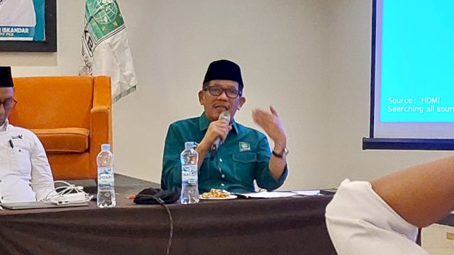 Ketua DPW PKB Sulsel Azhar Arsyad memberikan pengarahan pada Rakowil Pilkada, Jumat kemarin.