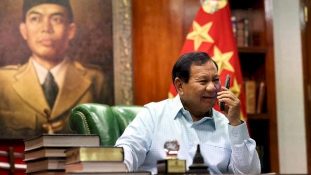 Prabowo mengunggah momen saat menerima telepon tersebut di akun instagramnya&nbsp;@prabowo&nbsp;pada Sabtu (23/3).