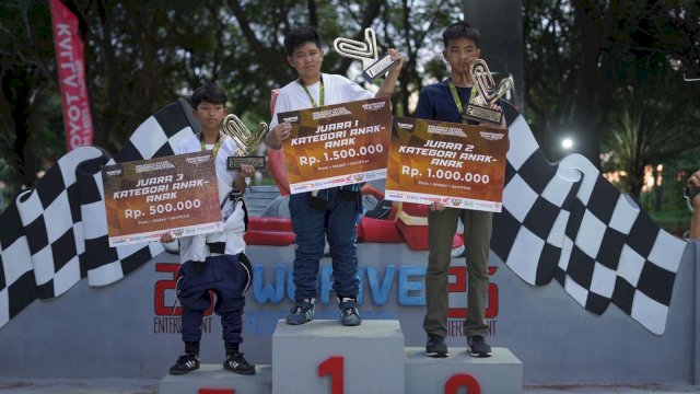 Zayn Neymar (tengah).