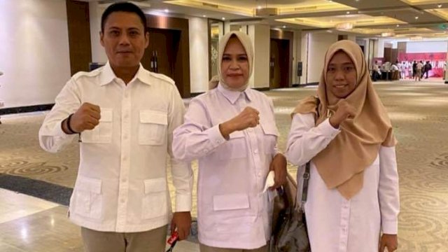 Ketua DPC Gerindra Soppeng Henny Latif (tengah) bersama Ketua DPD Gerindra Sulsel Andi Iwan Darmawan Aras (kiri). Ist