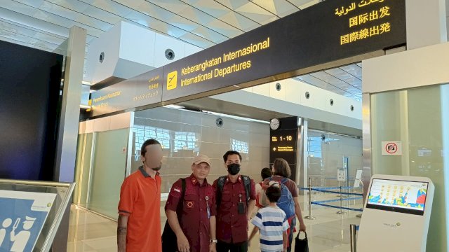 Rudenim Makassar Deportasi WN Afrika Selatan Setelah 9 Tahun di Indonesia