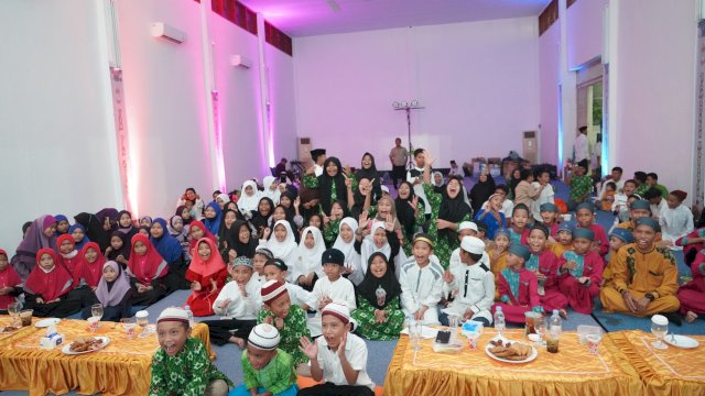 BERBAGI KEBAHAGIAAN. PT PLN (Persero) bersama dengan Yayasan Baitul Maal (YBM) PLN berbagi kebahagiaan bersama Yatim Dhuafa.