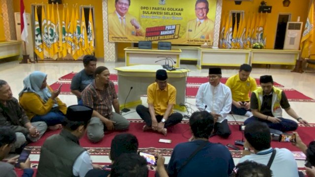 Ketua DPD I Partai Golkar Sulsel Taufan Pawe memberi keterangan ke sejumlah media di sela buka puasa bersama.