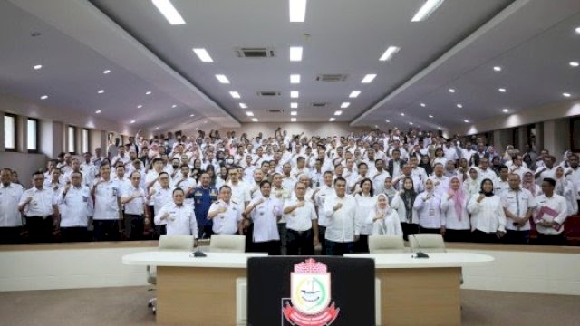 Wali Kota Makassar Mohammad Ramdhan Danny Pomanto usai memimpin Rakor Persiapan Pelaksanaan Idul Fitri 1445 Hijriah, di Ruang Sipakatau Balai Kota, Rabu (3/4/2024).