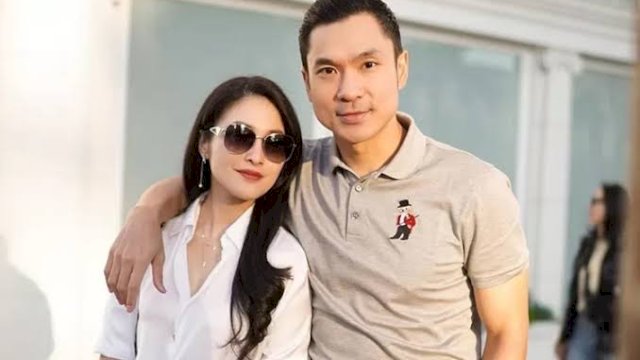 Artis Sandra Dewi bersama suami Harvey Moeis yang telah ditetapkan sebagai tersangka kasus dugaan korupsi timah.
