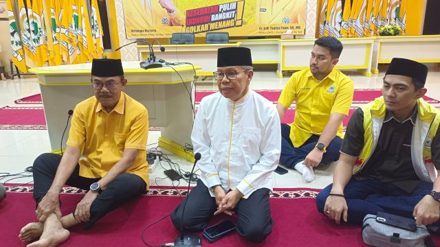 Ketua DPD I Golkar Sulsel Taufan Pawe saat berbincang dengan sejumlah awak media di Makassar.
