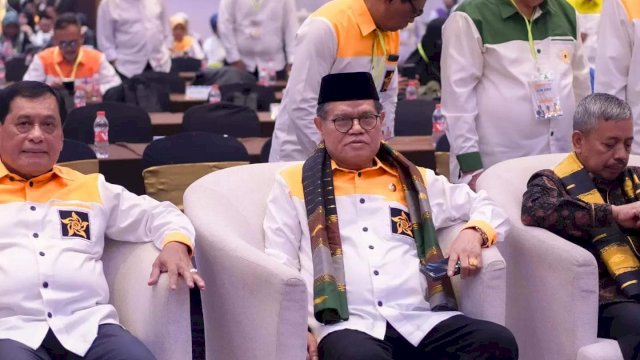 Rektor UNM Husain Syam (tengah). Ist