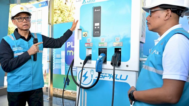 Direktur Utama PT PLN (Persero) Darmawan Prasodjo memastikan kesiapan layanan Stasiun Pengisian Kendaraan Listrik Umum (SPKLU).