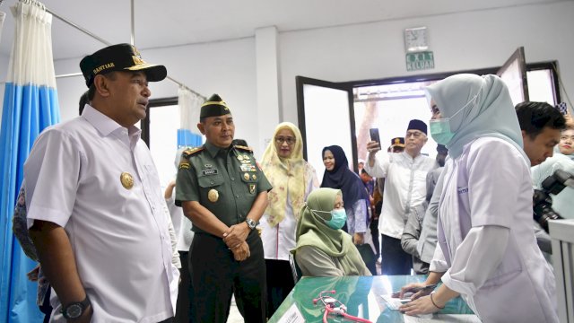 Pj  Gubernur Sulsel Bahtiar Baharuddin memastikan pelayanan kesehatan di Rumah Sakit (RS) dan Puskesmas tetap berjalan, meski saat ini sudah masuk cuti bersama lebaran Idulfitri 1445 H.