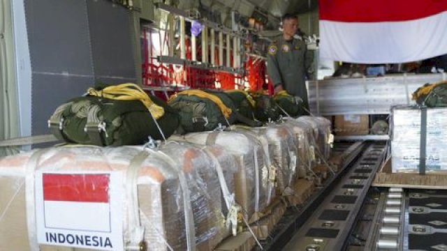Jenderal Agus Subiyanto Sebut TNI Berhasil Terjunkan 3,2 Ton Bantuan ke Warga Palestina