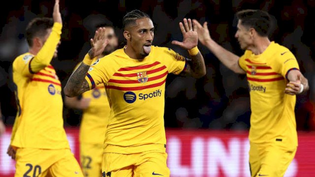Gol winger asal Brasil, Rapinha membuat Blaugrana -julukan Barcelona&ndash; menutup keunggulan 1-0 di babak pertama.