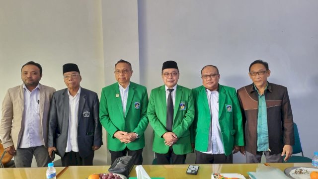 Politisi Golkar Supriansa Ikuti Ujian Tutup Program Doktor Ilmu Hukum di UMI