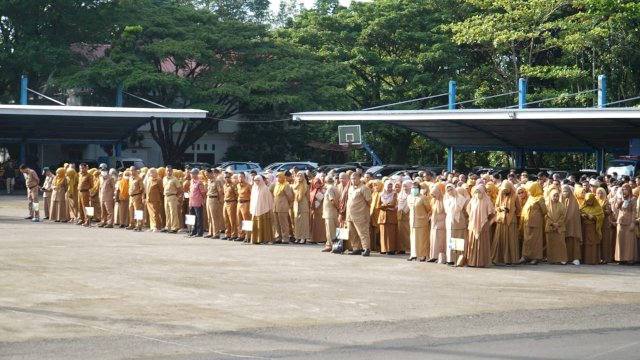 Aparatur Sipil Negara (ASN) Pemkab Maros saat apel pagi setelah libur lebaran.