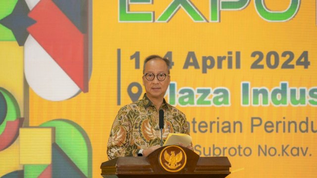 Menteri Perindustrian Agus Gumiwang Kartasasmita