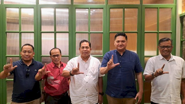 Badan Pengurus Wilayah (BPW) Kerukunan Keluarga Luwu Raya (KKLR) bersama Andi Muhammad Arham Basmin, Senin (22/04/2024) malam di Black Canyon Cafe, Jalan Hertasning Makassar.