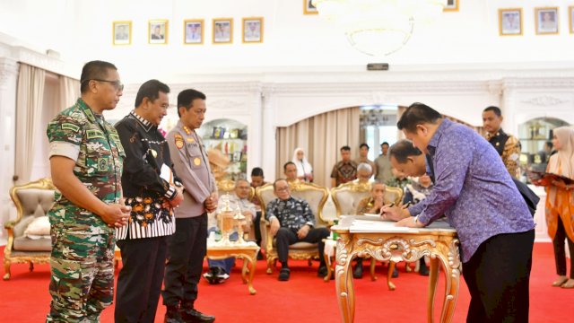 Penandatanganan Memorandum of Understanding (MoU) antara PT Sulsel Citra Indonesia (Perseroda) Sulsel bersama Dato' Emir Mavani dilaksanakan di Rumah Jabatan Gubernur Sulsel, Jumat, 26 April 2024.
