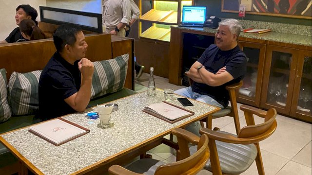 Pertemuan empat mata antara Ketua DPW NasDem Sulsel Rusdi Masse dan eks Bupati Pinrang Irwan Hamid. Ist