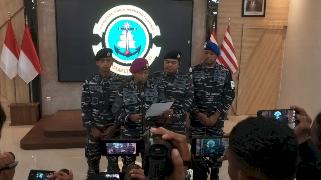 Danlantamal VI Makassar, Brigjen (Mar) Andi Rahmat saat memberikan keterangan pers. Ist