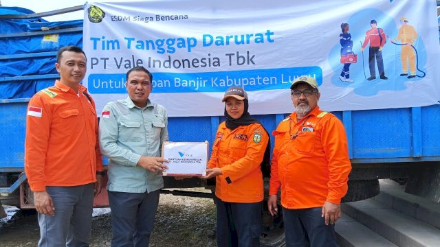 PT Vale Serahkan Bantuan Kemanusiaan ke Korban Banjir Bandang dan Longsor di Luwu  