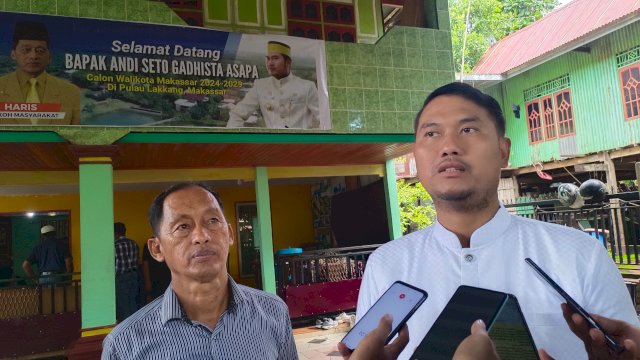 Bakal calon Wali Kota Makassar Andi Seto Asapa bersama tokoh masyarakat Lakkang Haji Haris. Foto/PM