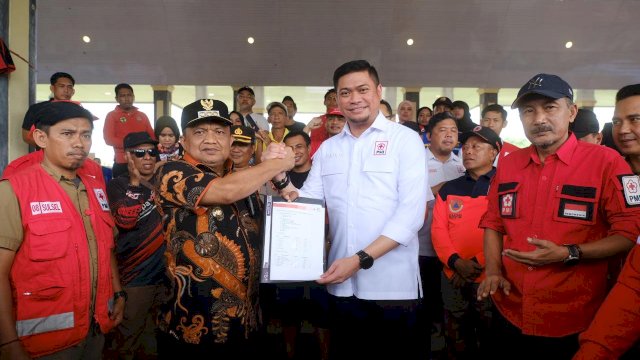 Ketua PMI Sulsel Adnan Purictha Ichsan