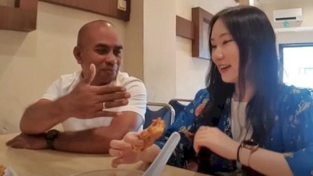 Viral! Kisah Om Albert Ajak YouTuber Korea ke Hotel Saat Liburan di Manado