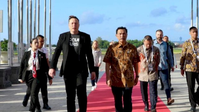 Menko Luhut Tawarkan Biak ke Elon Musk Buat Proyek Peluncuran Roket