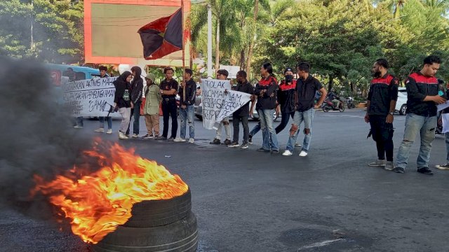 Gerakan Mahasiswa di Makassar Gelar Unjuk Rasa Tolak RUU Penyiaran