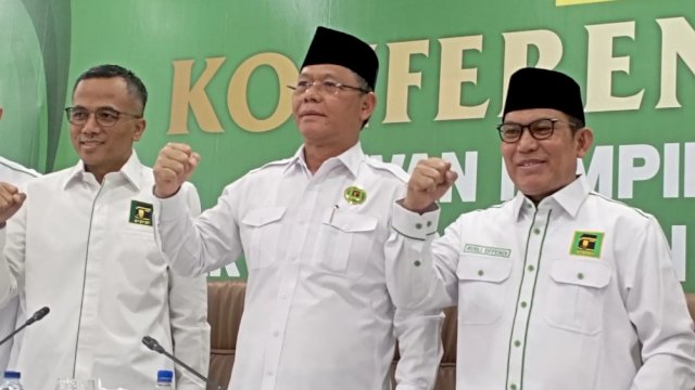Pelaksana tugas (Plt) Ketua Umum DPP&nbsp;PPP, M&nbsp;Mardiono (tengah).