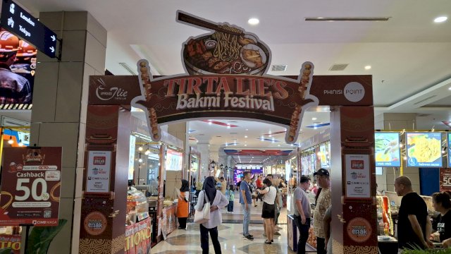 Siap Manjakan Lidah! Tirta Lie Ramaikan Festival Bakmi di Phinisi Point Makassar 