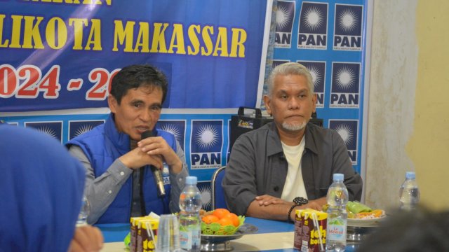 Hamzah Hamid menerima Amri Arsyid saat mendaftar di PAN Makassar. Ist