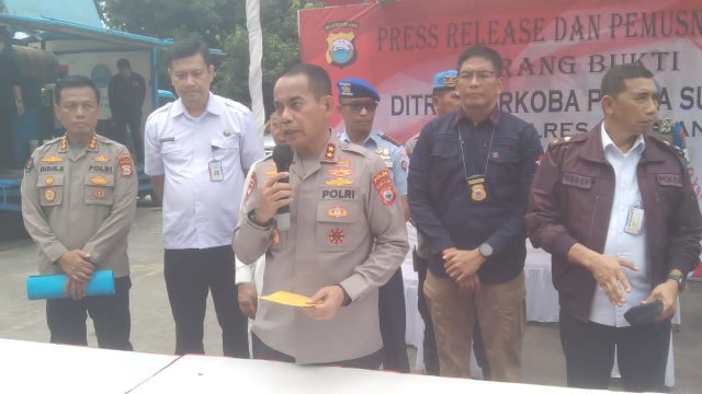 Polda Sulsel Musnakan Barang Bukti Narkotika dan Amankan 4 Orang Tersangka