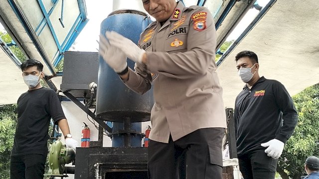Kepala Polda Sulsel Irjen Polisi Andi Rian R Djajadi