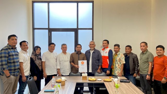 Tasming Hamid menerima surat dari PKS.