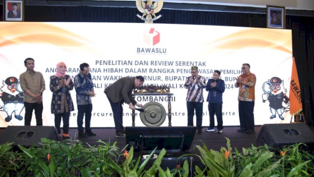 Anggota Bawaslu Herwyn JH Malonda pada kegiatan Penelitian dan Review Serentak Anggaran Dana Hibah Bawaslu Provinsi dan Bawaslu Kabupaten/Kota dalam rangka Pengawasan Penyelenggaraan Tahapan Pemilihan Tahun 2024 di Jakarta, Senin (3/6/2024).