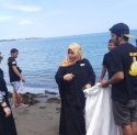 Momentum Hari LH Sedunia, Erna Rasyid Taufan Bersama Komunitas Pacekke Gerakan Aksi Bersih-bersih Pantai