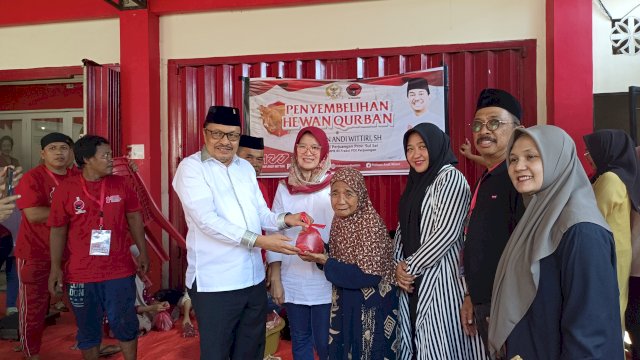 Ketua PDIP Susel ARW Sumbang 40 Ekor Sapi Untuk Kurban