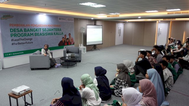 Yayasan Hadji Kalla Beri Pembekalan Penerima Beasiswa Sebelum Terjun ke Masyarakat