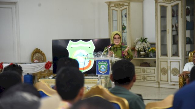 Anggota Bawaslu Lolly Suhenty saat membuka acara Pendidikan Politik Masyarakat sekaligus peluncuran K-SPOT Kabupaten Pangkep, di Sulsel, Kamis (20/6/2024).