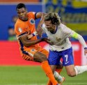 Belanda vs Prancis Imbang, Grup D Ketat