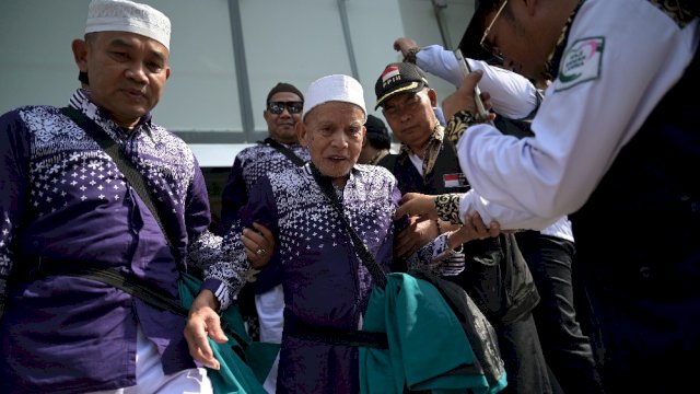 Jemaah haji Indonesia mulai diberangkatkan dari Makkah menuju Madinah untuk selanjutnya kembali ke Tanah Air, Jumat (21/6/2024). (Foto: Sigid/MCH 2024)