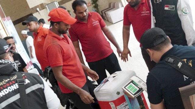 Proses penimbangan koper jemaah