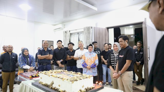 PJ Sekda Makassar Berulang Tahun ke-43: Diwarnai Kejutan dan Doa dari Jajaran OPD dan Masyarakat