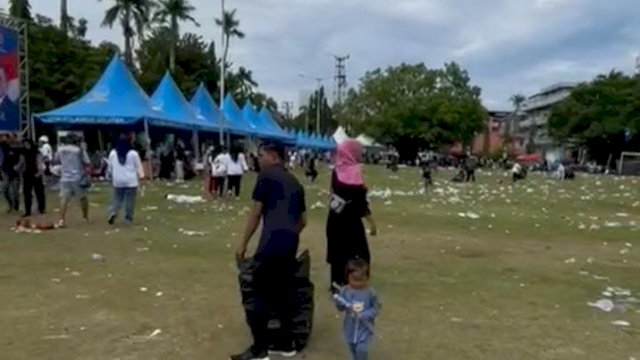 Pasca TSM Day, Panitia Pelaksana Bersihkan Sampah di Lapangan Andi Makkasau