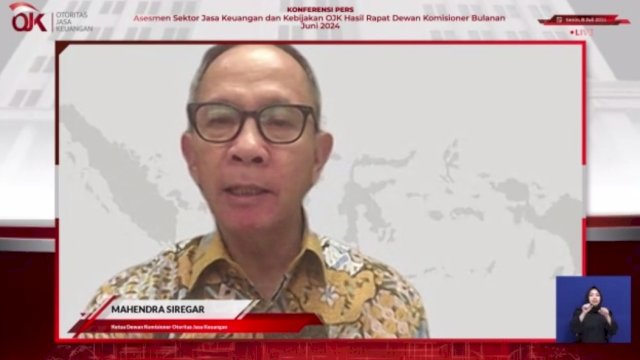Ketua Dewan Komisioner OJK Mahendra Siregar