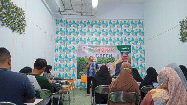 Sambutan dari Adira Head of Branch Makassar Cabang 1, Kemal pada kegiatan Literasi Keuangan Syariah, Jumat (12/7/2024).